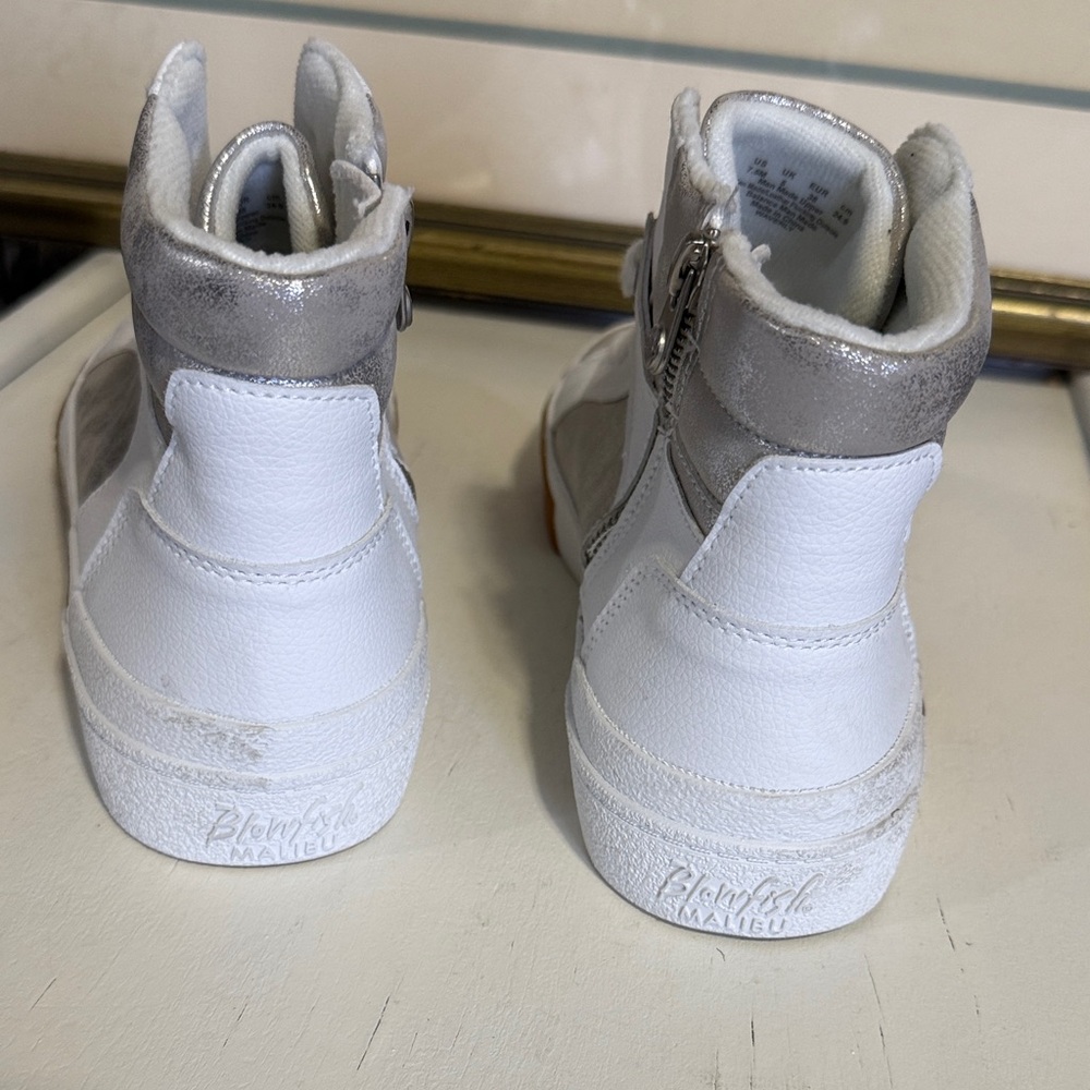 Stylish Silver and White High-Top Sneakers with zipper at the side - Picture 5 of 5
